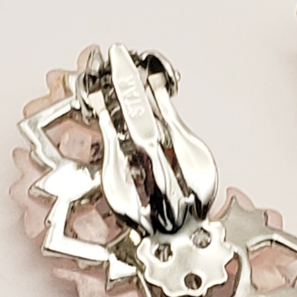 Vintage STAR Pink Thermoset Flowers with Pink Enamel and Silver Clips - Picture 6 of 8